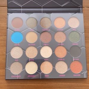 Bee Beauty London Barbella 20 Eyeshadow Palette